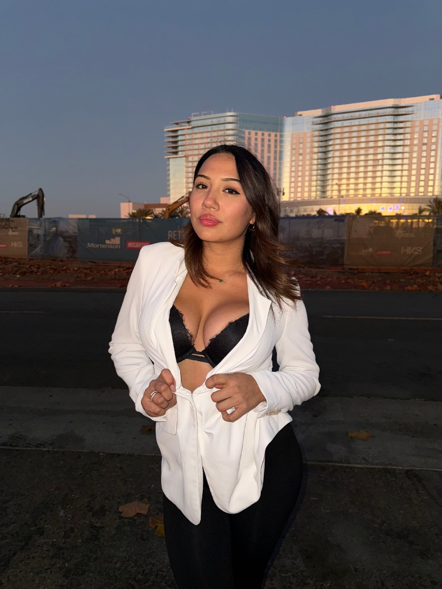 Take a pause and enjoy Ali Cruz — streaming from Denizli