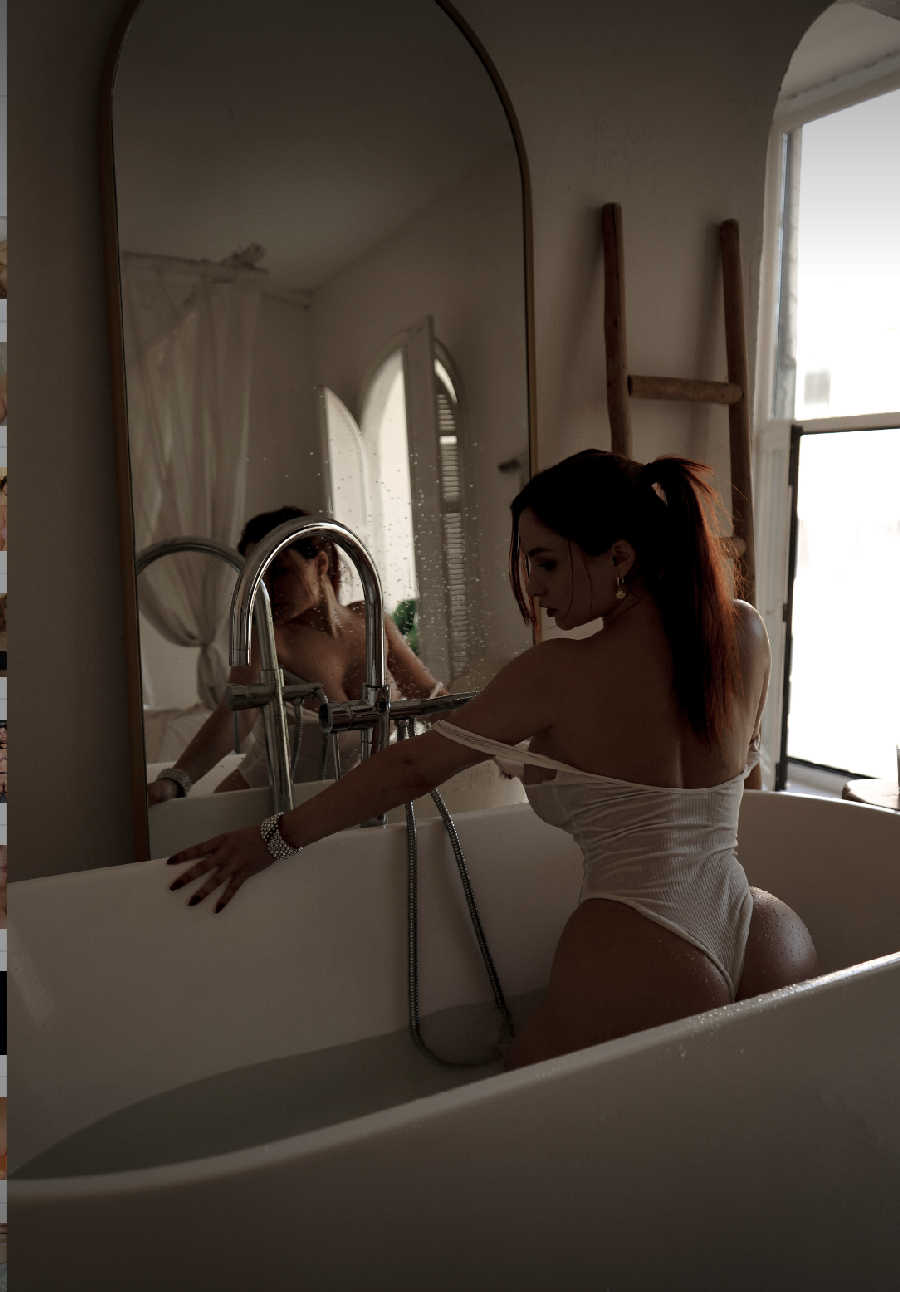 A playful frame from Miranda Faith nude — online in Denizli