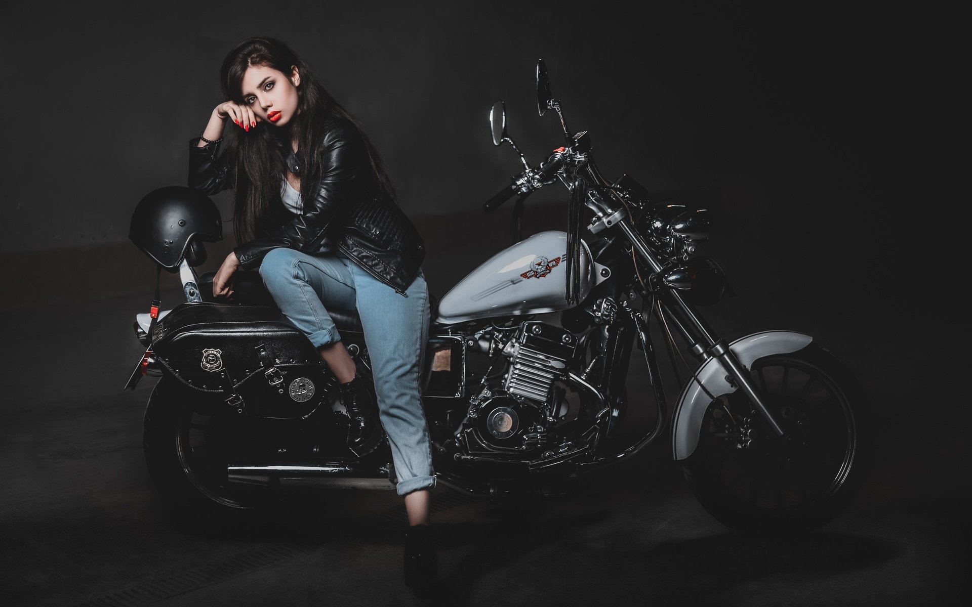 Biker girls: style and drive in Denizli