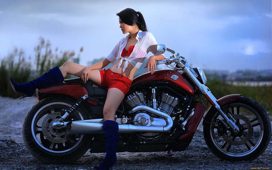 Beautiful girls and motorcycles in Denizli