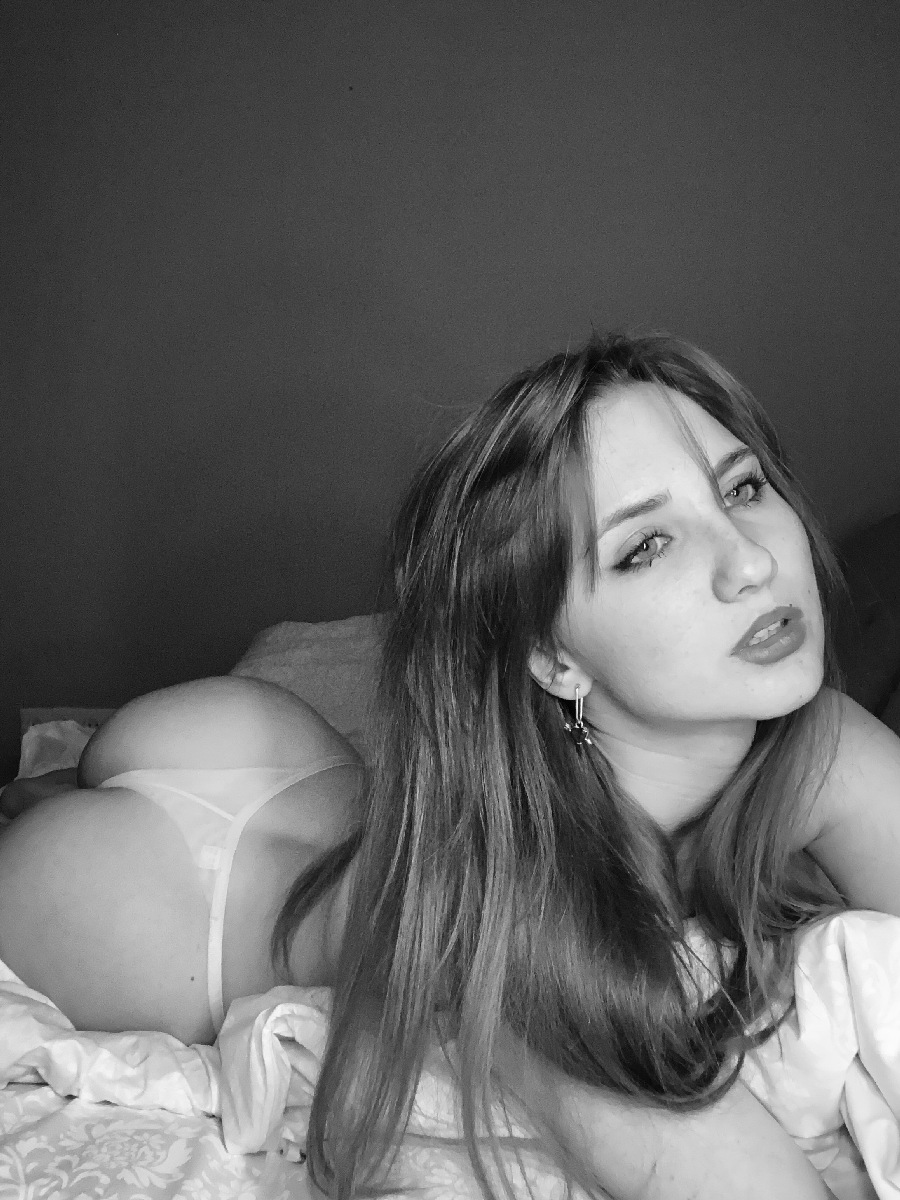 Take a pause and enjoy Nata nude — streaming from Denizli