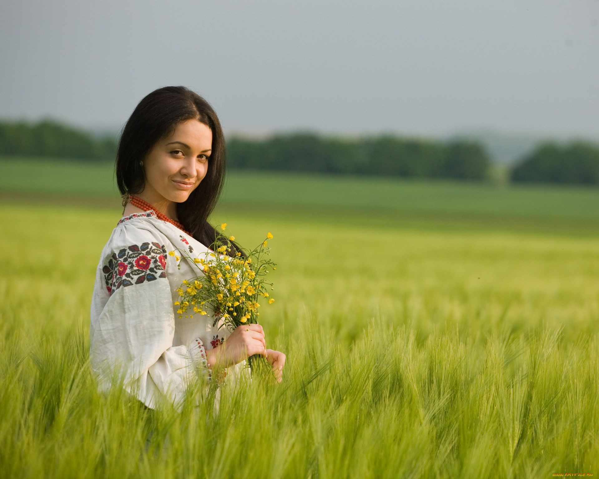 Women in Slavic costumes in Denizli