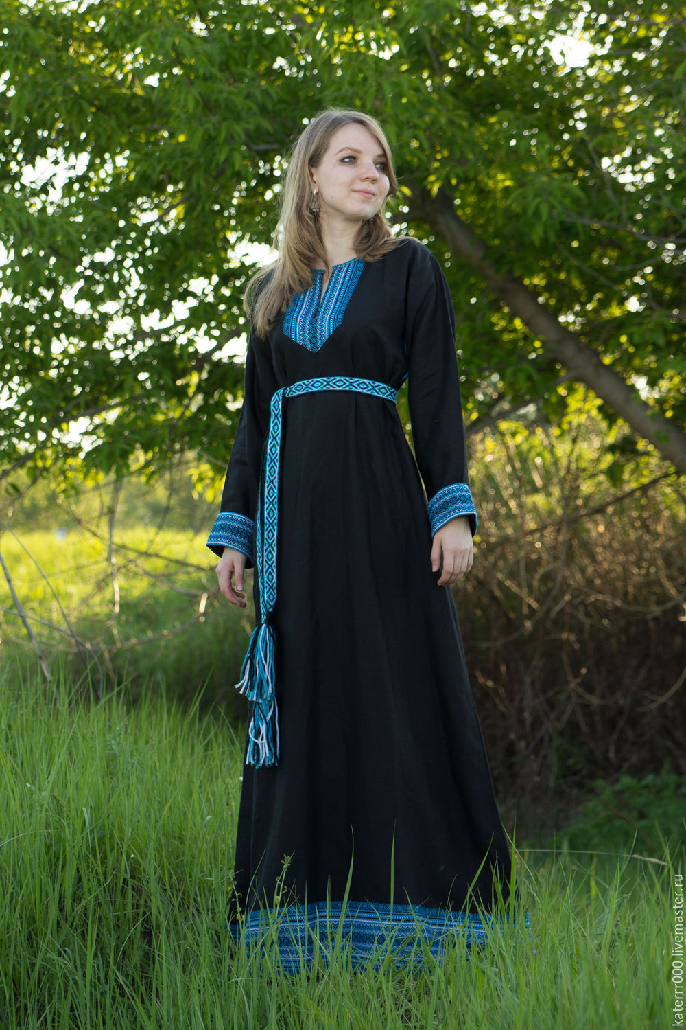 Women in Slavic costumes in Denizli