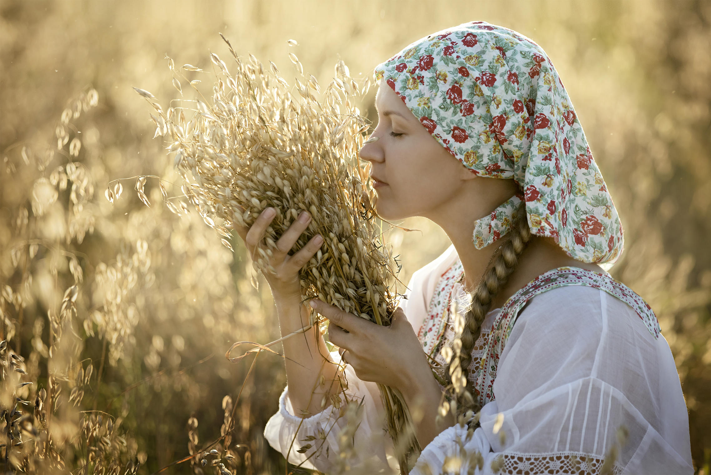 Photo Women in Slavic costumes in Denizli