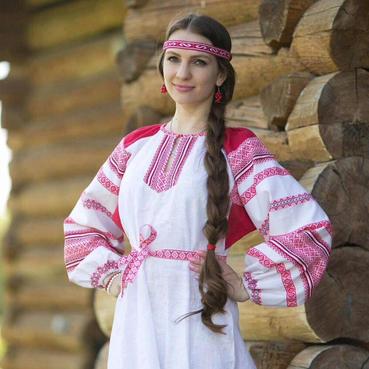 Girls in Slavic costumes in Denizli