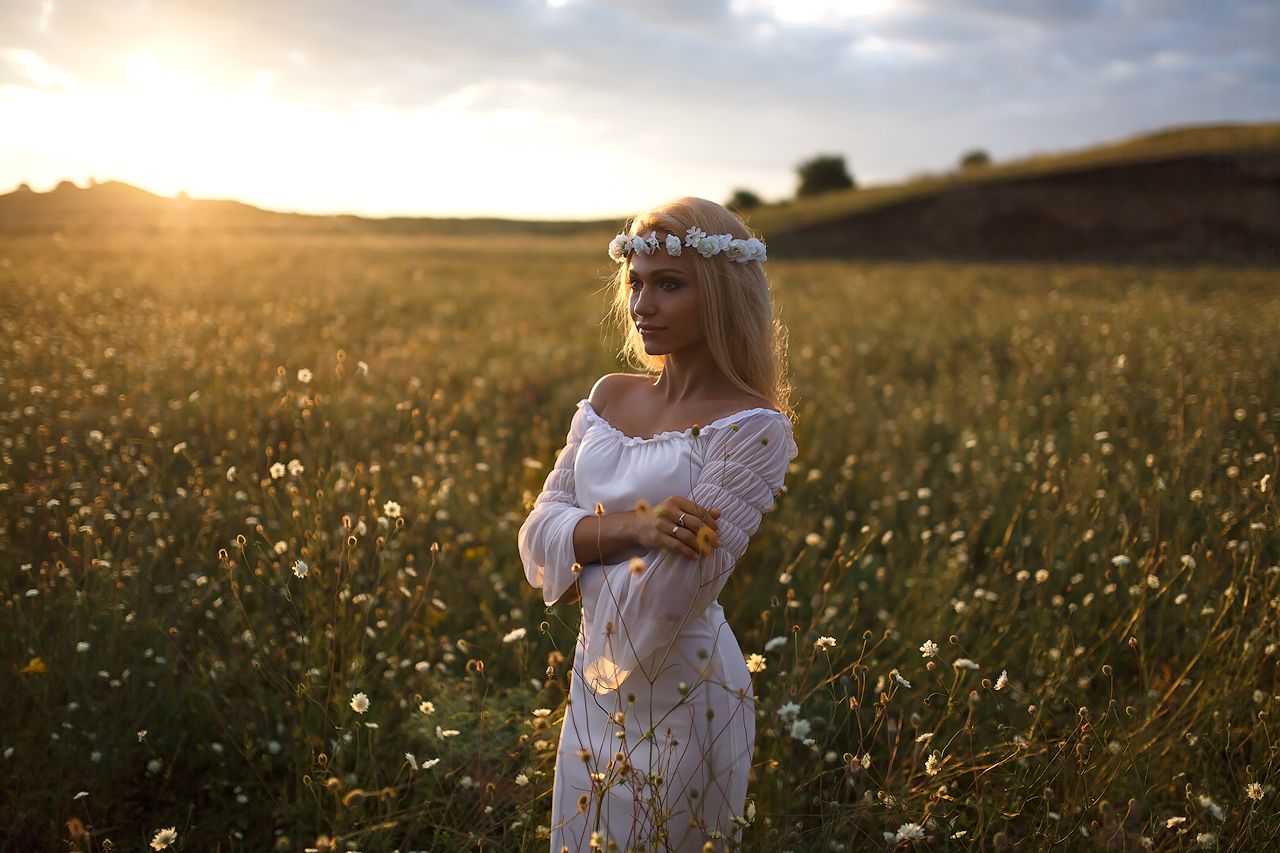 Girls in Slavic costumes in Denizli