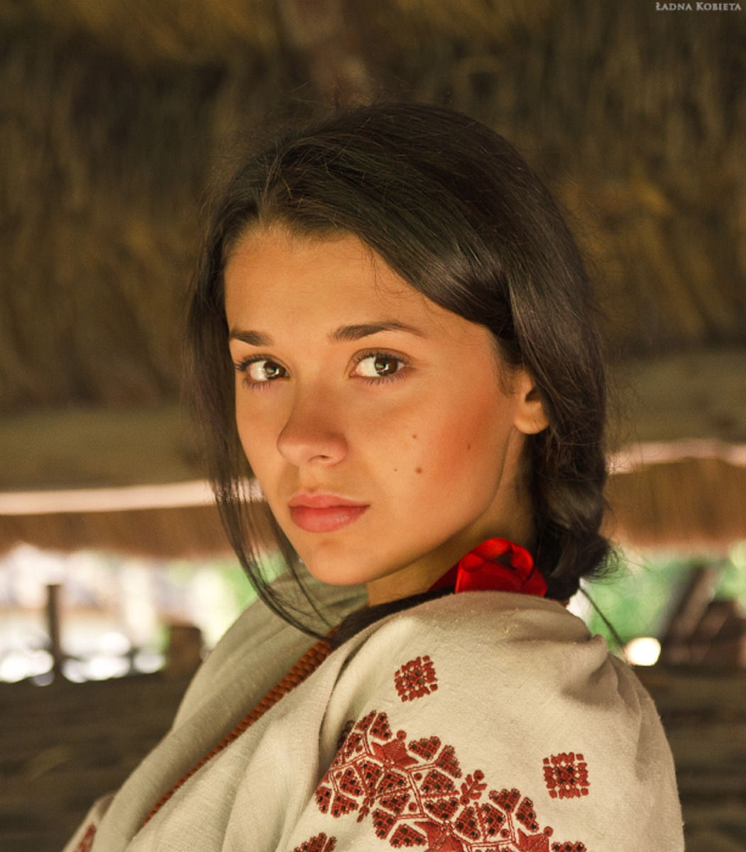 Girls in Slavic costumes in Denizli