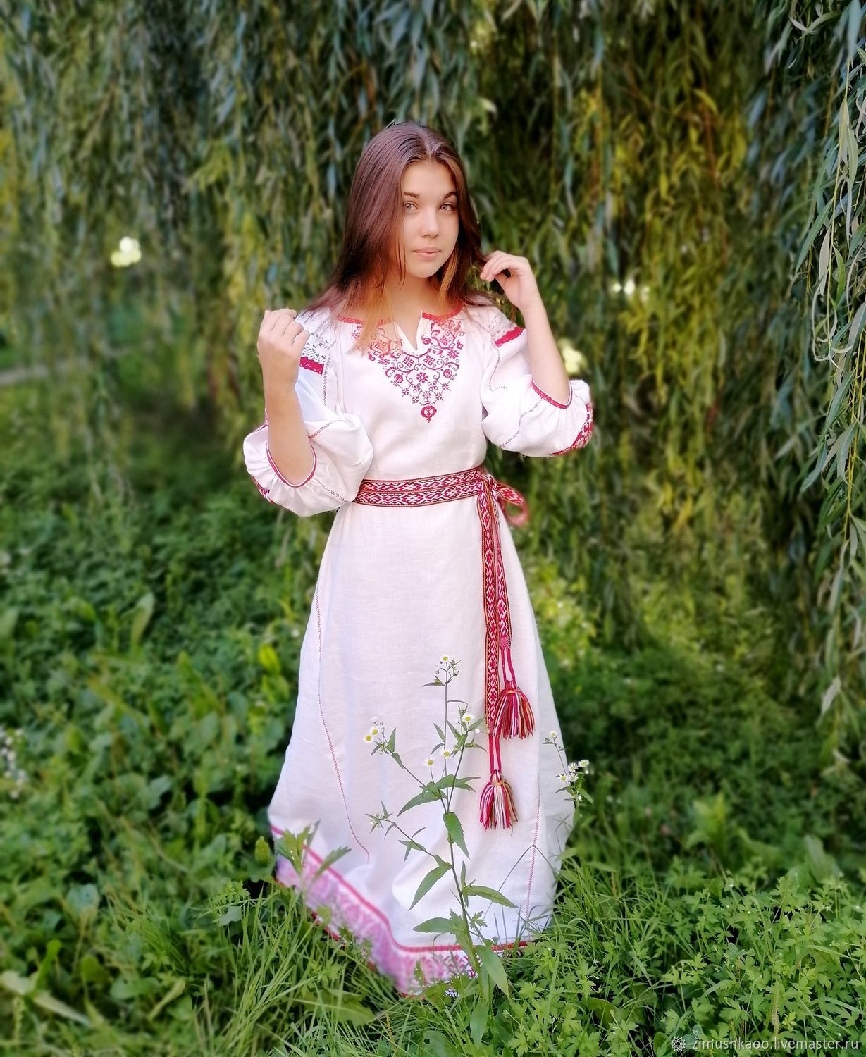 Girl Girls in Slavic costumes in Denizli